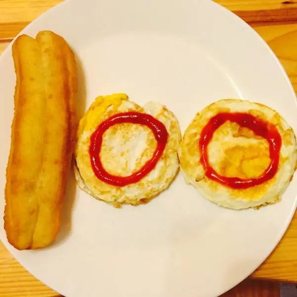 油条早餐店火爆视频,早餐店油炸食品半成品批发市场