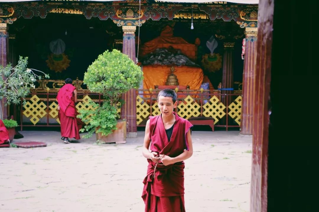 大昭寺刷金佛全过程,大昭寺可以给佛像涂金吗