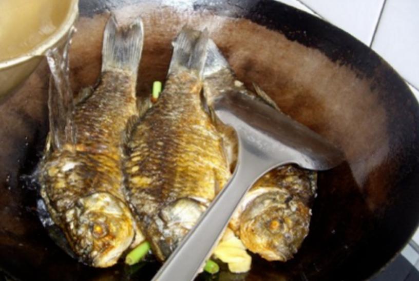 无论炖什么鱼只要记住2种料,鱼肉汤用什么鱼最佳