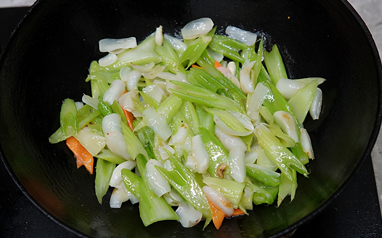 干百合做西芹百合要泡发吗,西芹炒百合百合为什么有点苦