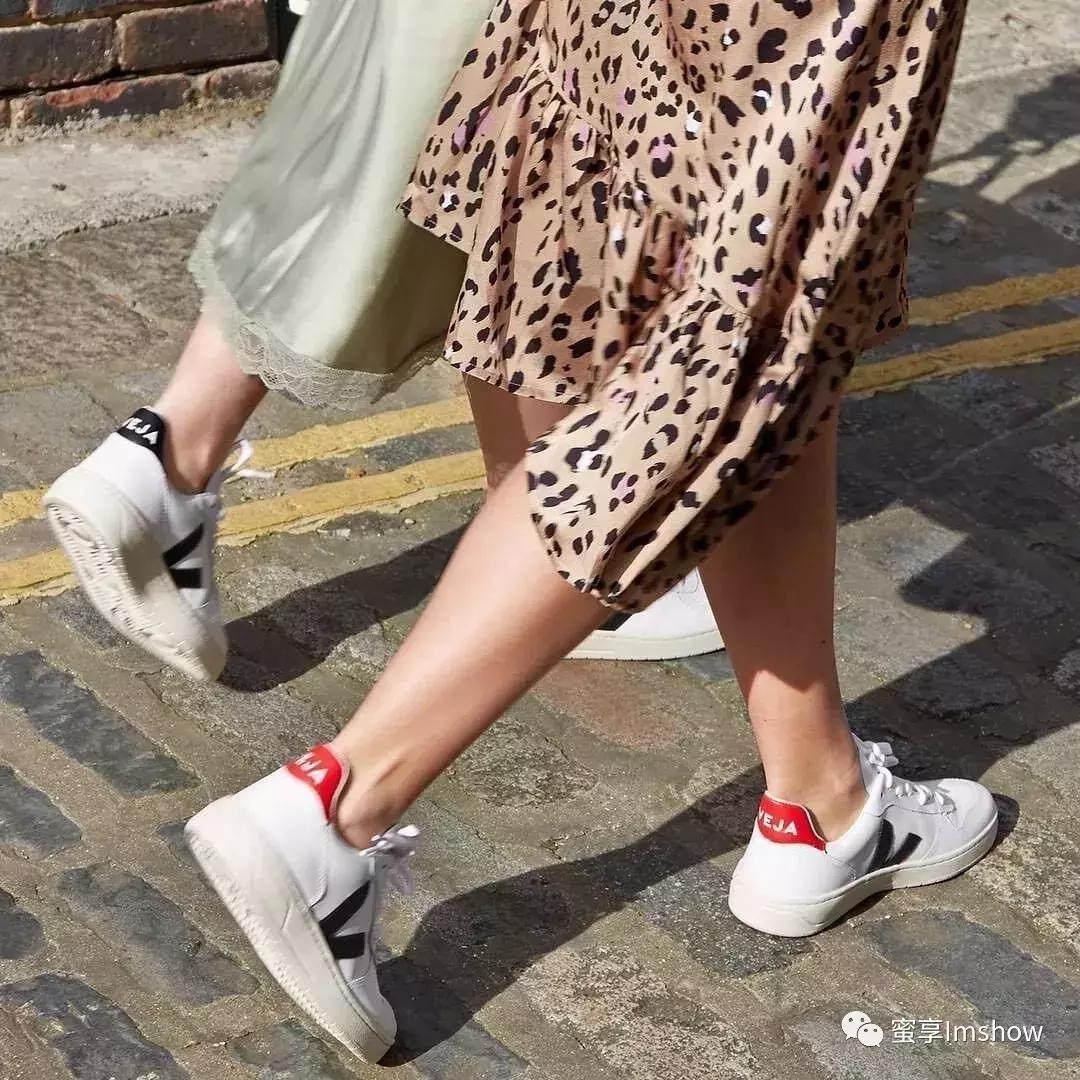 小白鞋如何穿搭30岁,职场小白鞋搭配技巧男士