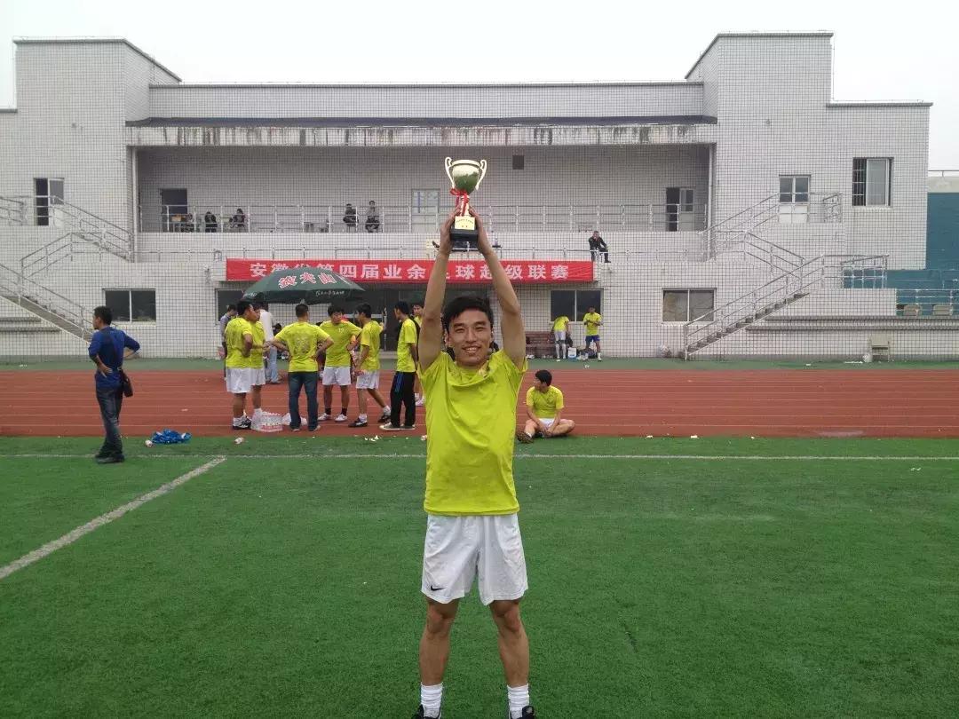 绿茵场上洒青春--安徽阜阳颍上县候昌奇老师教书育人事迹介绍