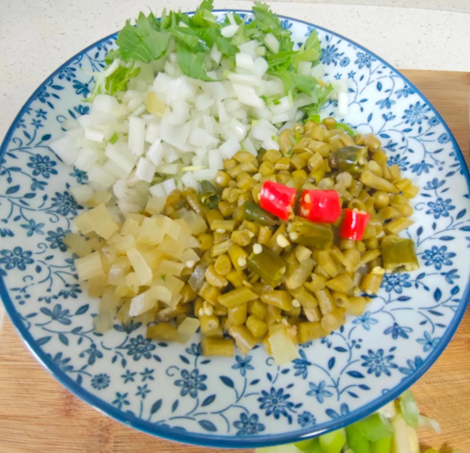 泡豇豆炒牛肉末教程,简单粗暴炒豇豆