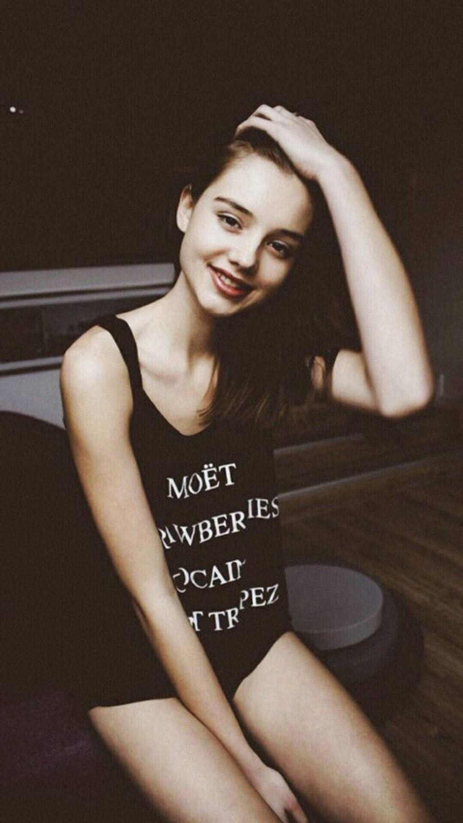 每日壁纸高清女,每日精美动态壁纸少女