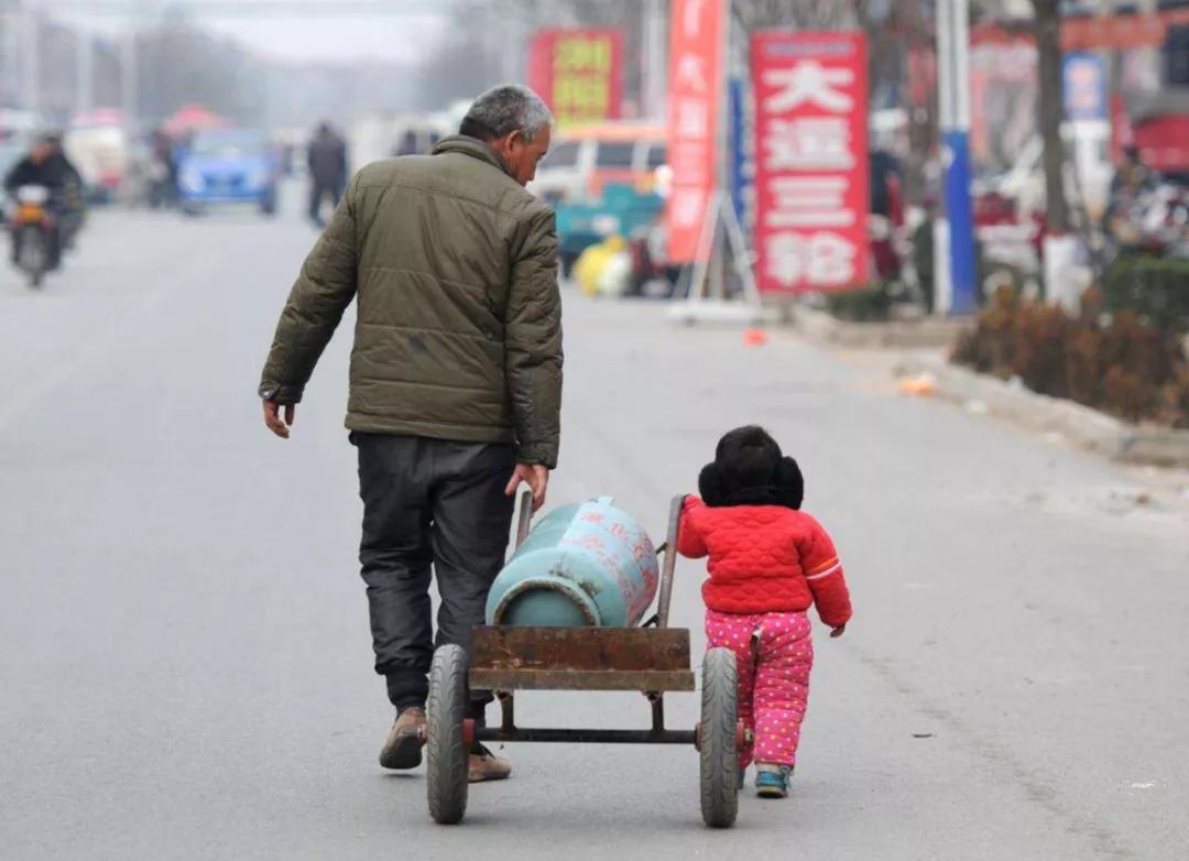 故事：继父疼我爱我二十年，我却连“爸爸”也没叫一声，实在太愧疚了