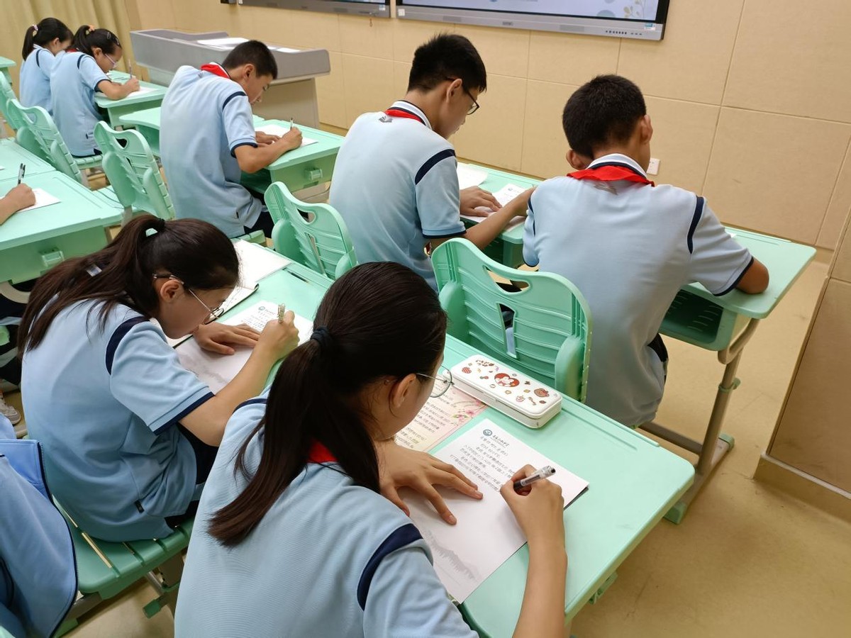 “恩师掬取天池水，洒向人间育英才”弘毅中学庆祝教师节主题活动