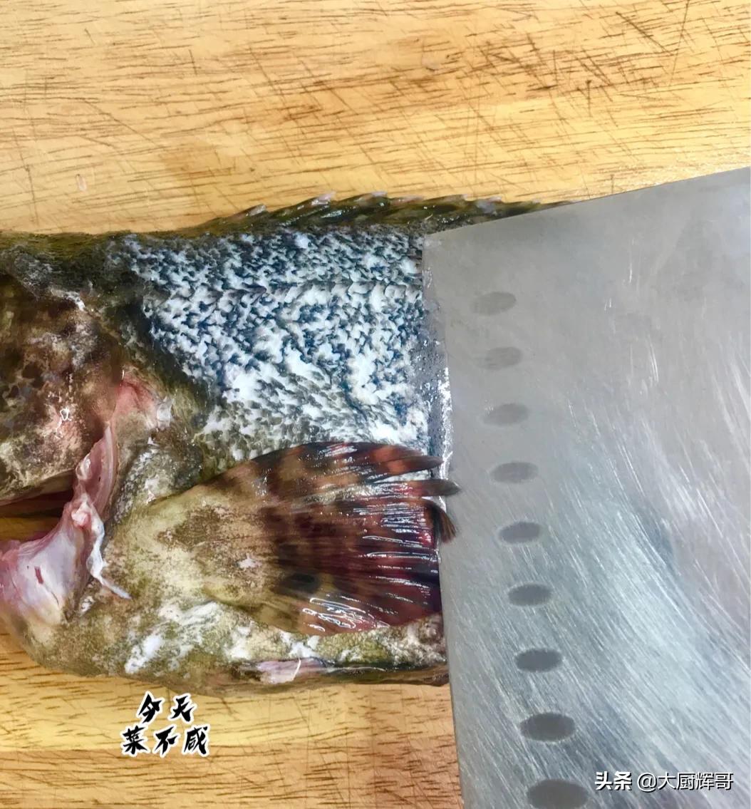 清蒸石斑鱼需要蒸多长时间和做法,清蒸石斑鱼蒸多久熟