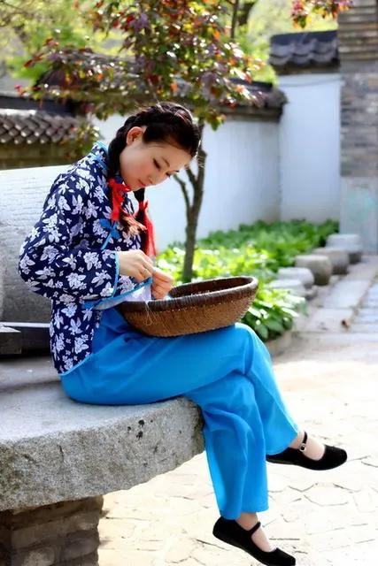 浜茶韩缁忓巻搴曞眰浜虹殑鐢熸椿,搴曞眰浜虹殑涓夌鍥板