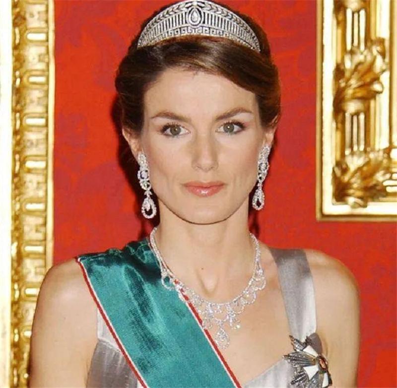 欲戴其冠必承其重韩剧,西班牙王室穿zara