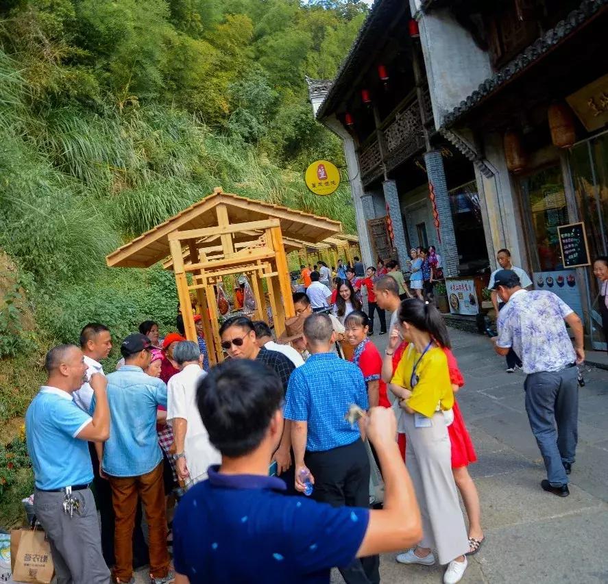 第五届中国篁岭晒秋（美食）节开幕，用美味欢庆丰收