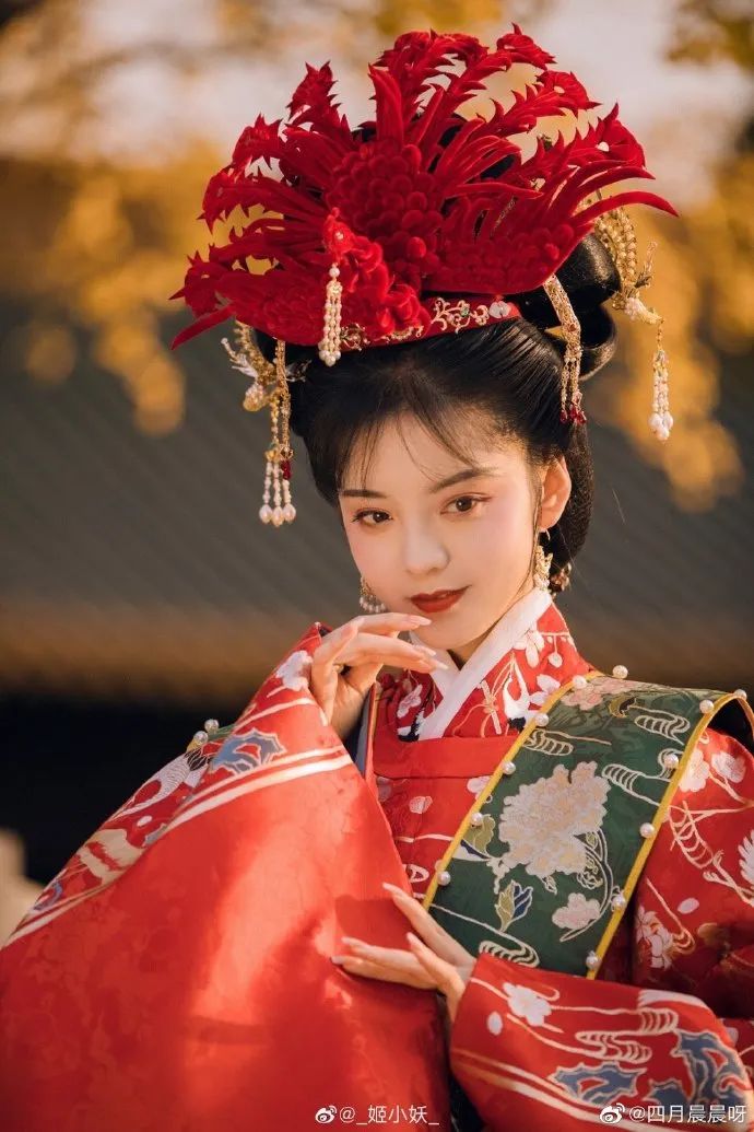 00后女孩演绎四大名著美女,凭一个造型火出圈,200万网友点赞