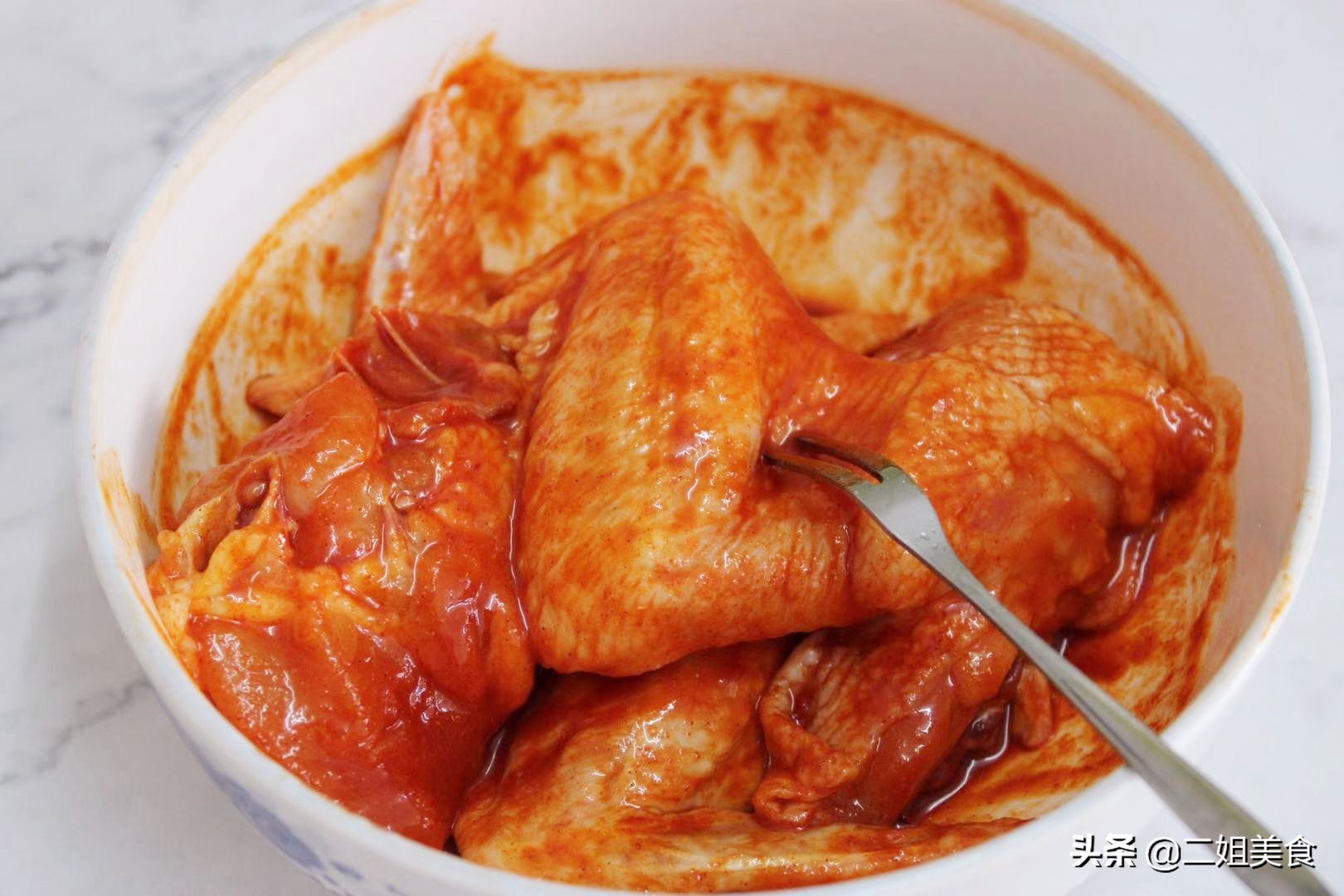 奥尔良鸡翅不用出去买,手把手教你做,外酥里嫩,好吃到舔手指