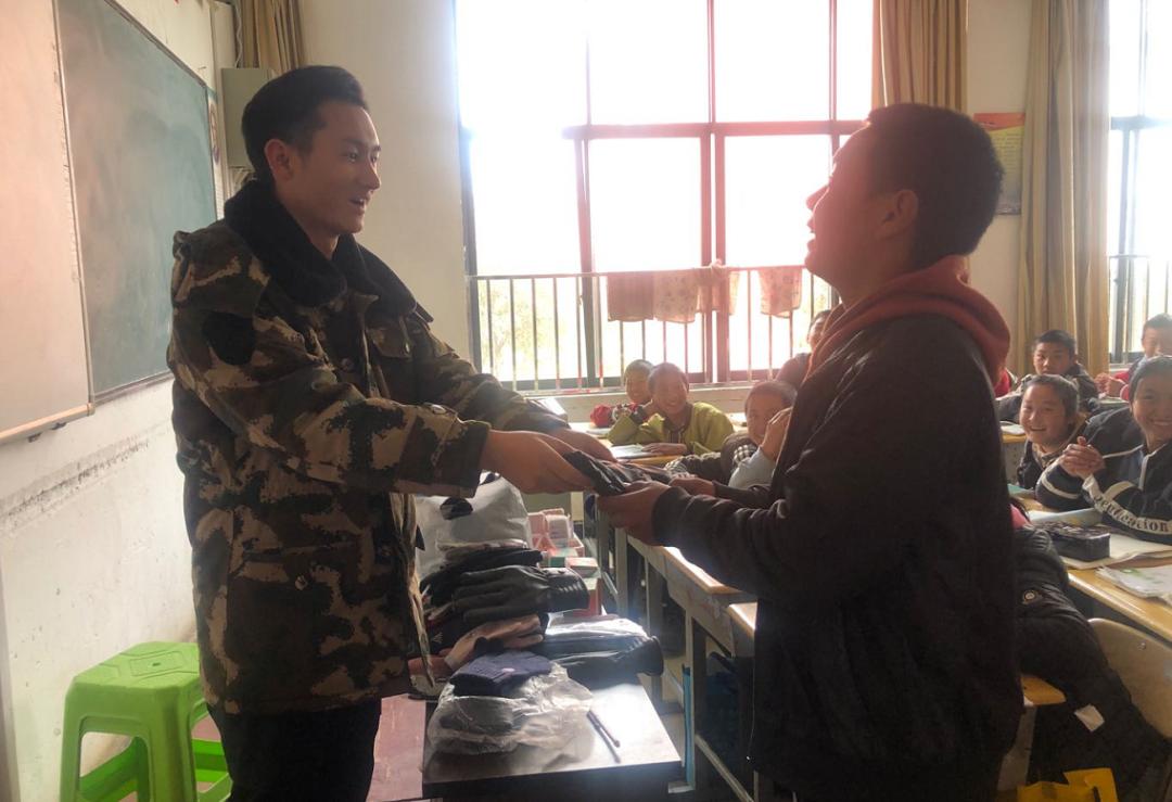 一名支教老师的别样青春,支教老师西藏感人视频