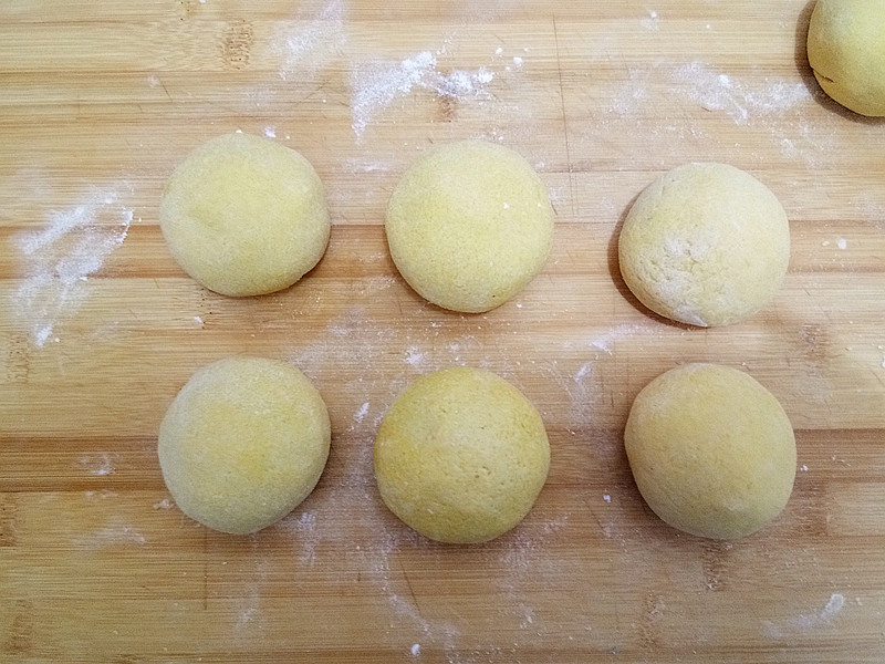 小白菜鸡蛋馅玉米面菜团子的做法,小白菜馅玉米面菜团子的家常做法