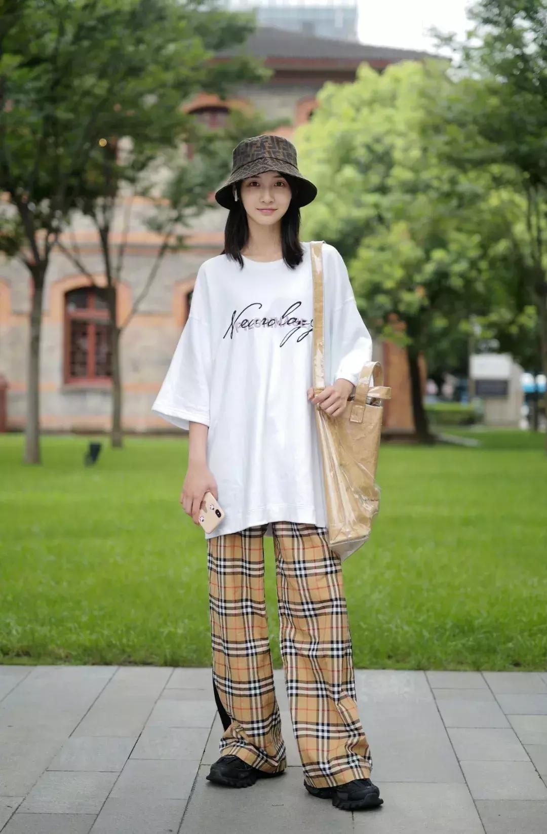 别再穿烂大街的小白鞋了,别再穿小白鞋了今年最火的六双鞋