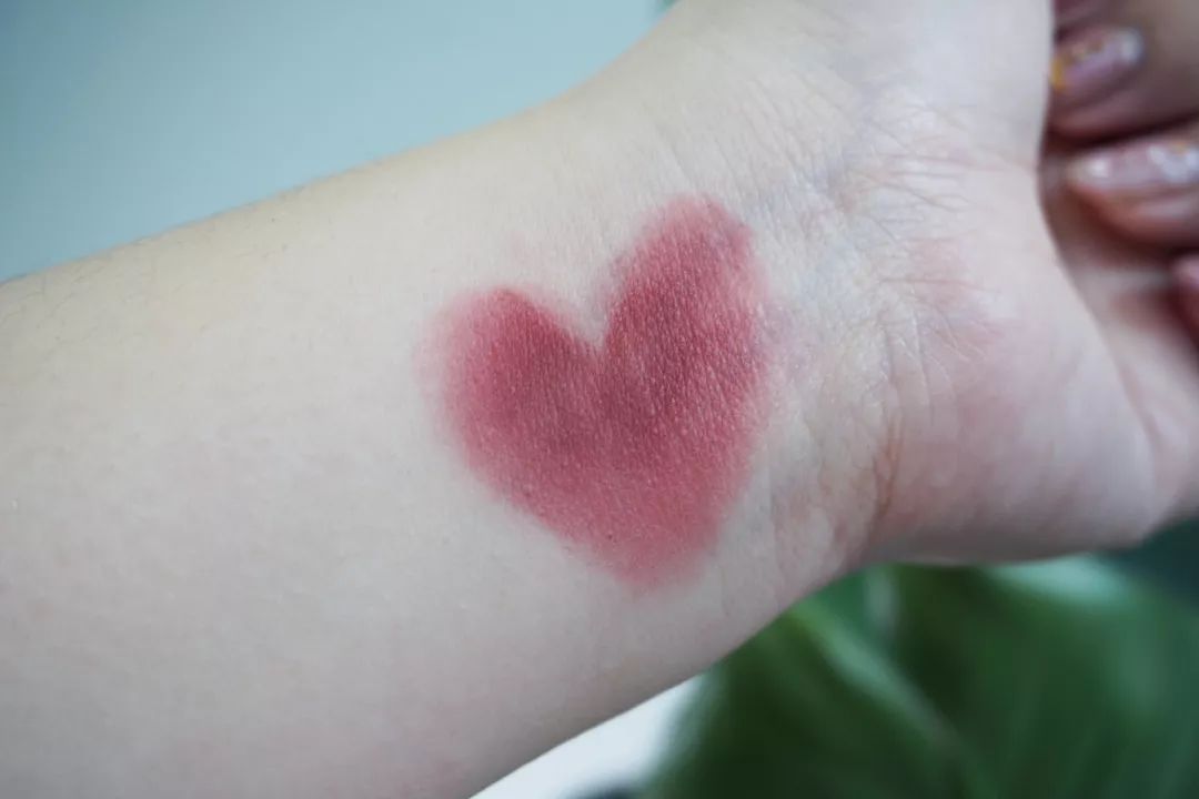 秋冬温柔显白美甲腮红,橘朵腮红哪个适合秋冬