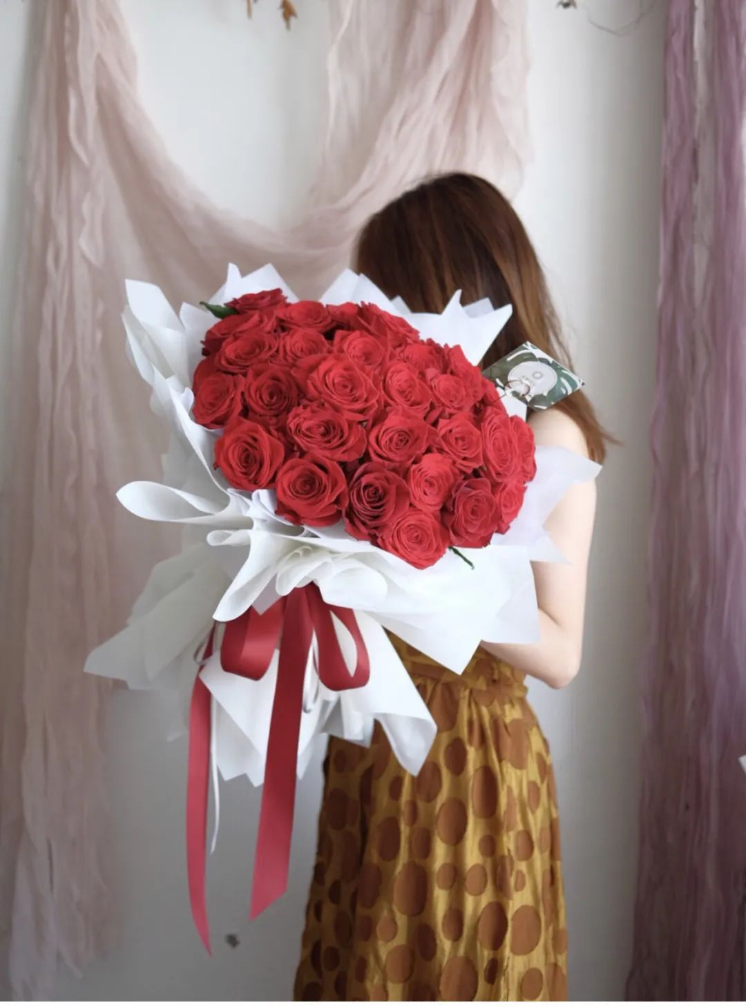 经典玫瑰鲜花,99朵玫瑰花束网红款