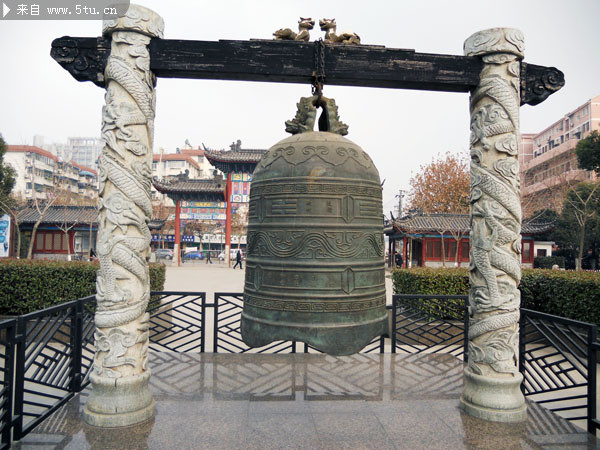 小乞丐因祸得福?从悲催童年到赤脚绅士的华丽蜕变……