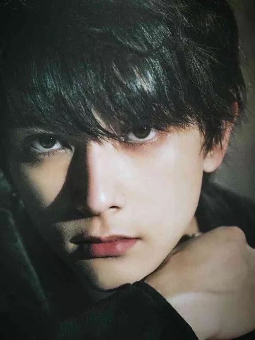 这个可盐可甜可狼的94年小鲜肉，简直就是漫画里走出来的男主角！