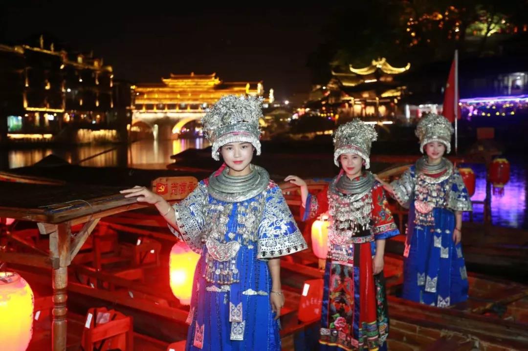 去凤凰古城有必要看演出吗,凤凰古城过度商业化