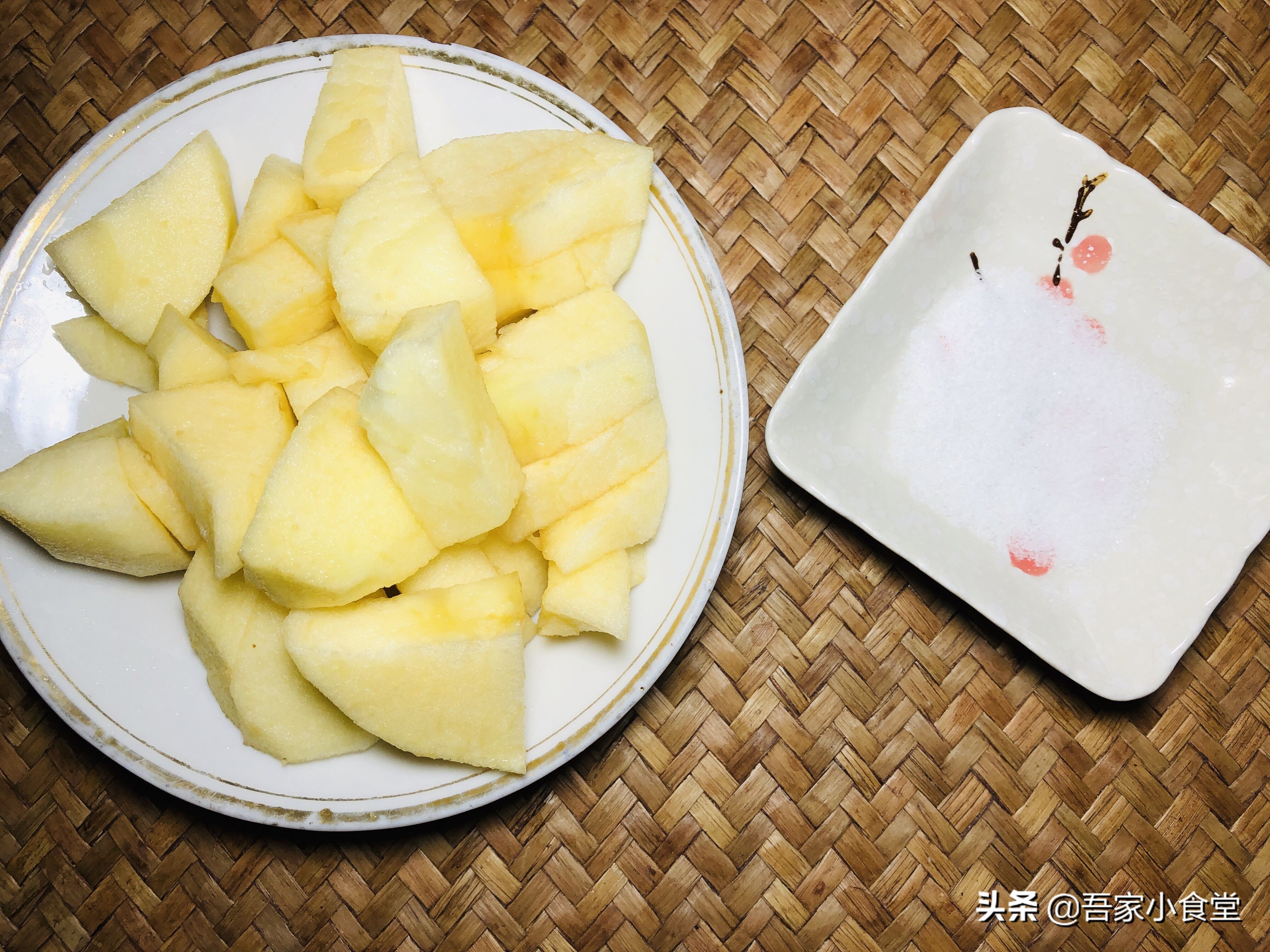 苹果汁怎么榨不氧化变黑，到底是加白醋柠檬还是盐，我来告诉你