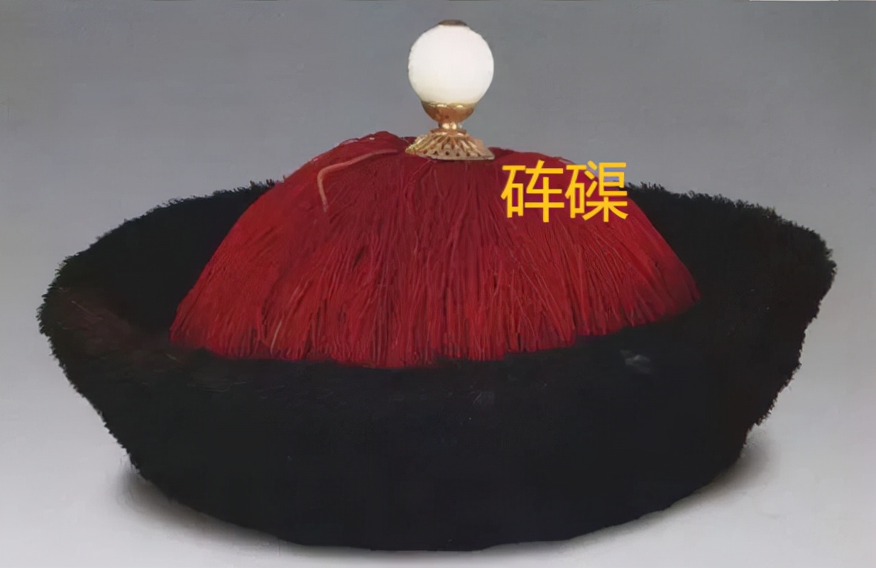 清朝官帽上的珠子值不值钱,清代官员的官帽上有黑珠是几品官