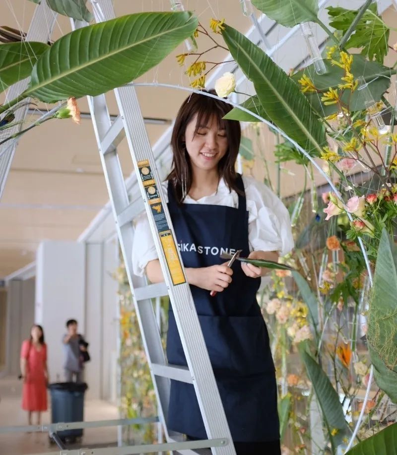 一不小心开了间花店，还和各种大牌合作，真的香