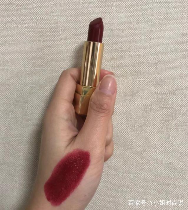 嘴唇颜色暗沉适合什么口红色号,黄皮深唇色适合哪种颜色的口红