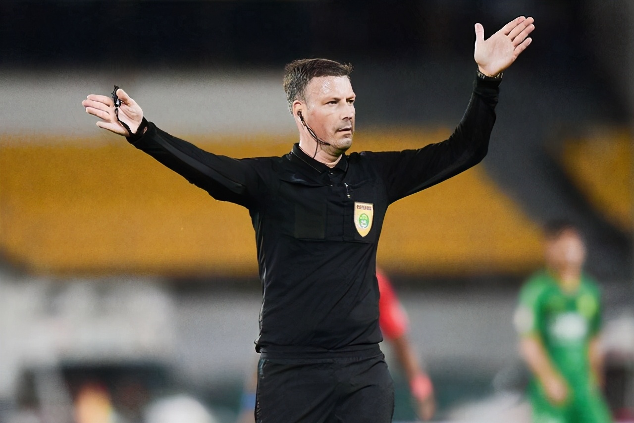 中超裁判误判山东鲁能,裁判抱团鲁能