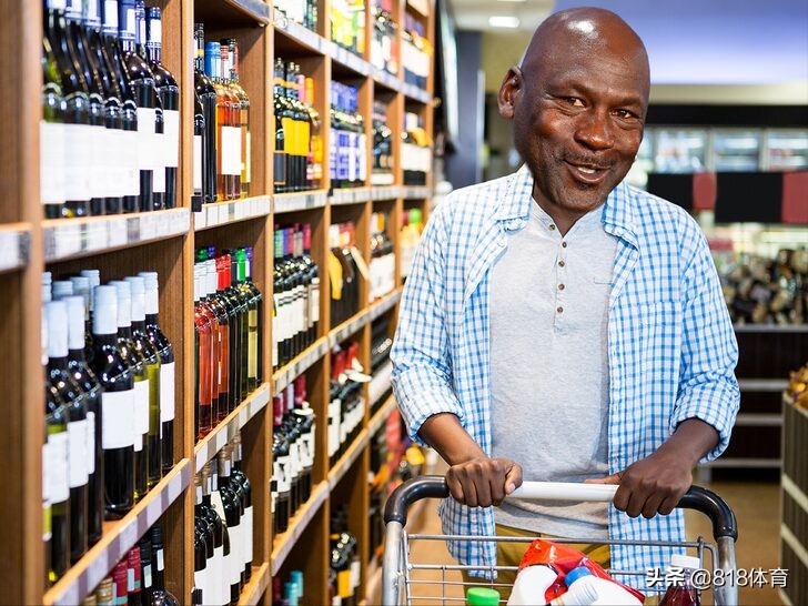 名气太大!乔丹等超市快打烊才去购物,独享VIP待遇,给店员丰厚小费