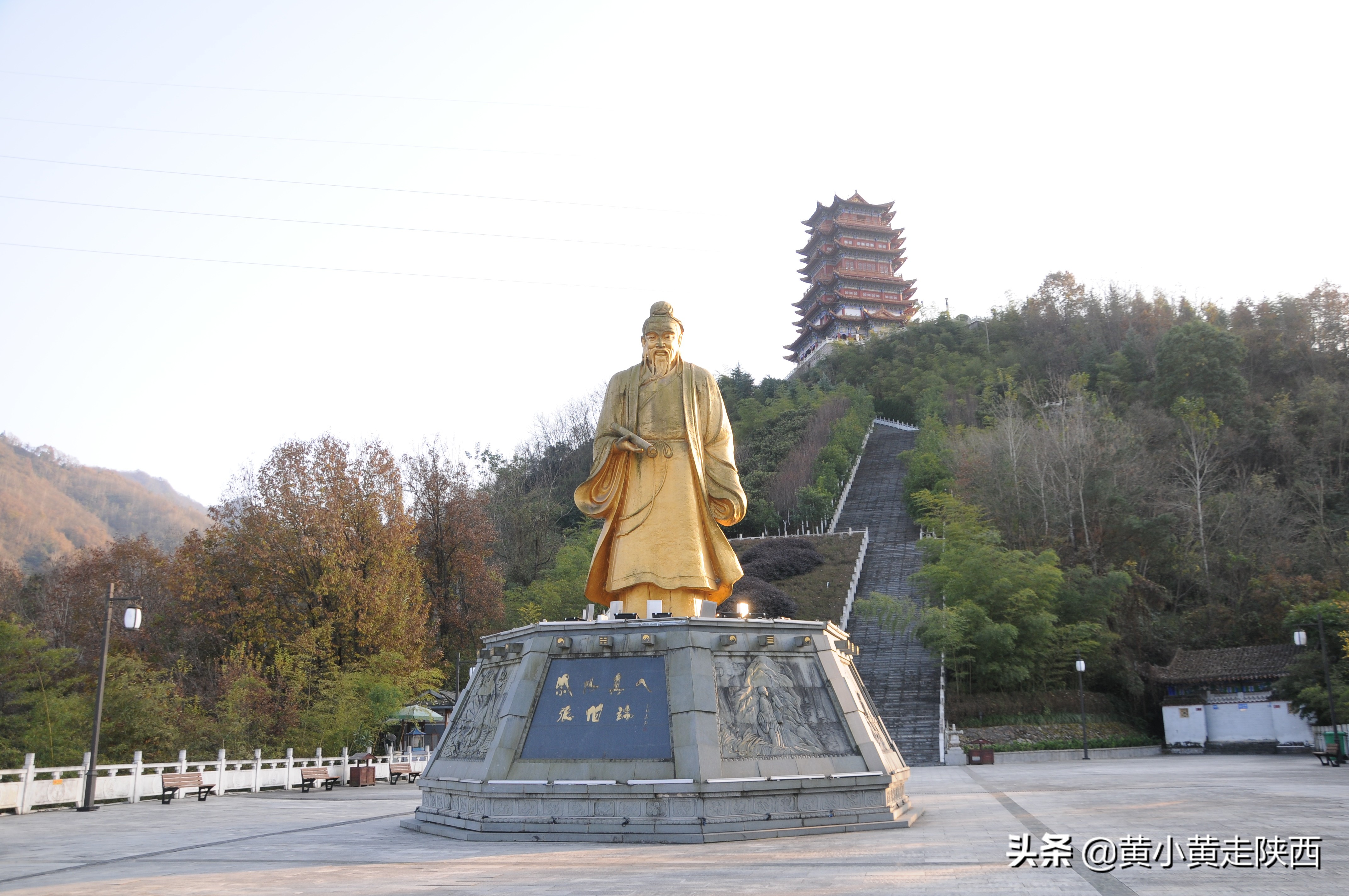 陕*藏西**了座“湘西小城”,人们一出门就爬坡,坐船比走路多