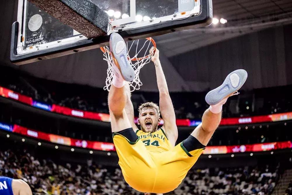 nba球员上脚pg5,nba球星上脚pg4藏青色