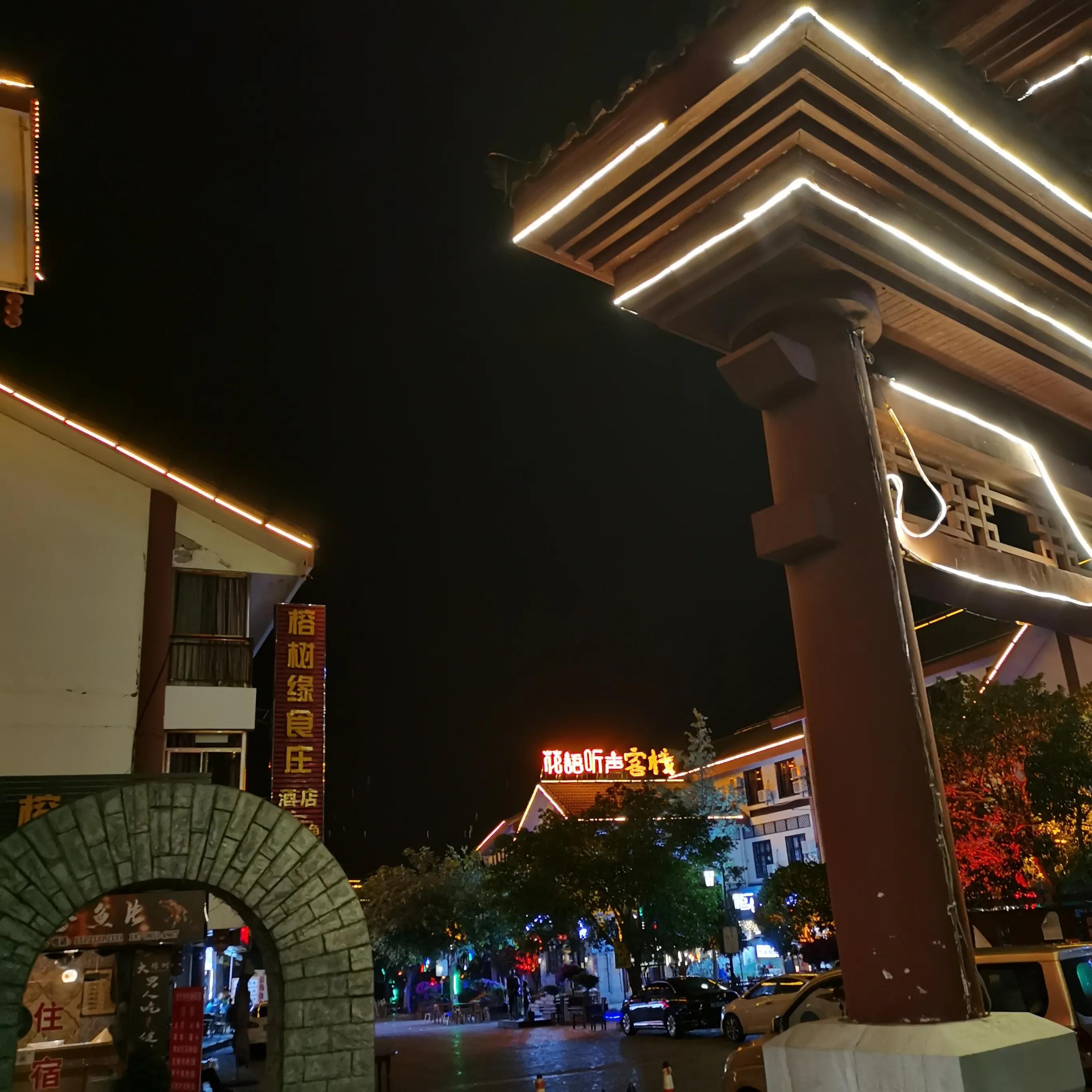 向南方和向北方,登上山顶看美景贵州黄果树瀑布