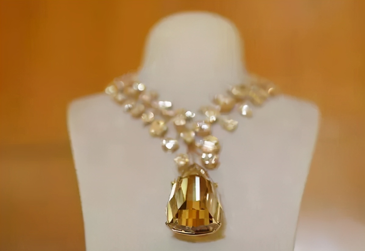 李佳琦最近推荐的钻戒,李佳琦卖10克拉钻戒价值