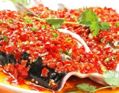 八块钱买的鱼尾，经过厨师处理结果比鱼头还要好吃。