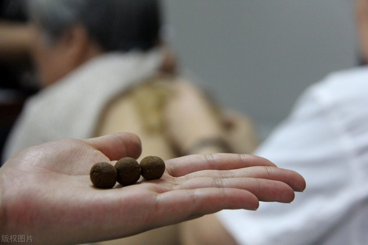 老人腰痛中药治疗,老年人腰痛严重不能翻身怎么治疗