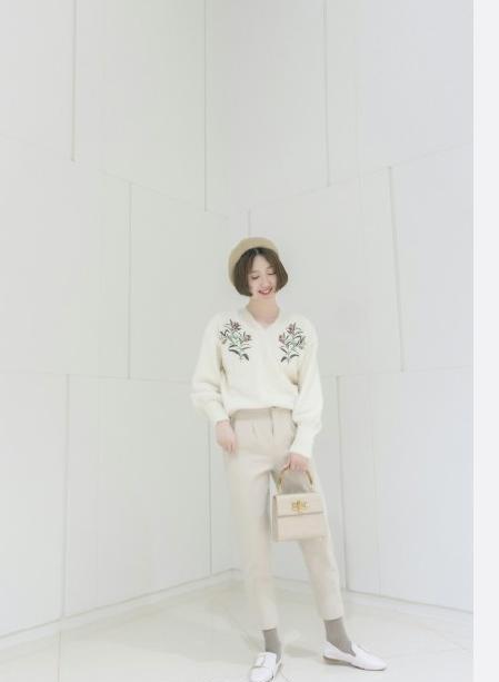 秋冬加厚针织毛衣,减龄又保暖的针织毛衣