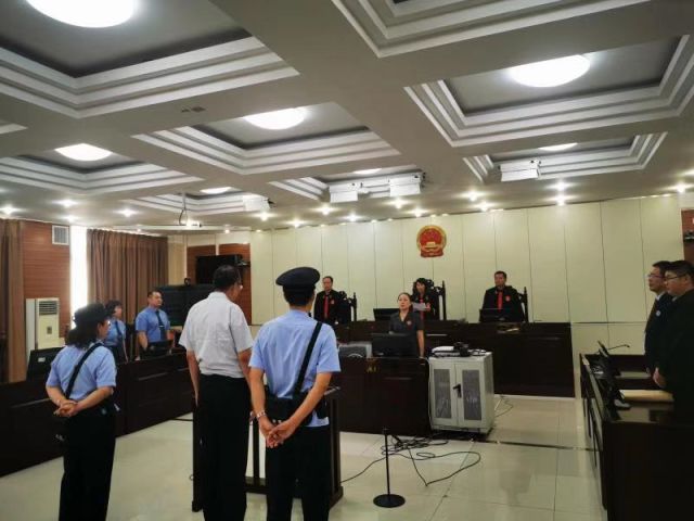 博士厅官收沉香手串、熊猫纪念金币、爱马仕女包，长期赌博，喜欢大手笔送礼，将于72岁出狱