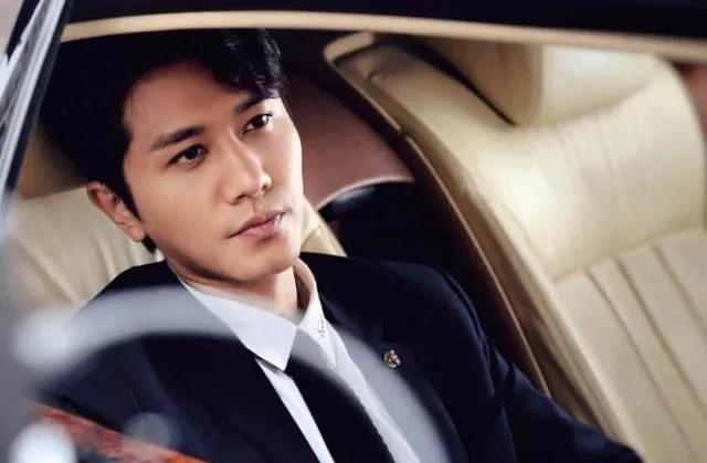 行走的荷尔蒙，这6位越老越有味，大胡茬克制又霸道，气质太绝了