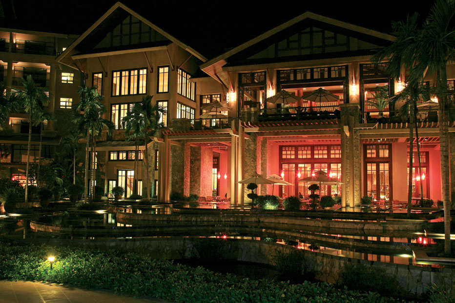 三亚希尔顿酒店多少钱一晚,三亚六月适合旅游度假吗