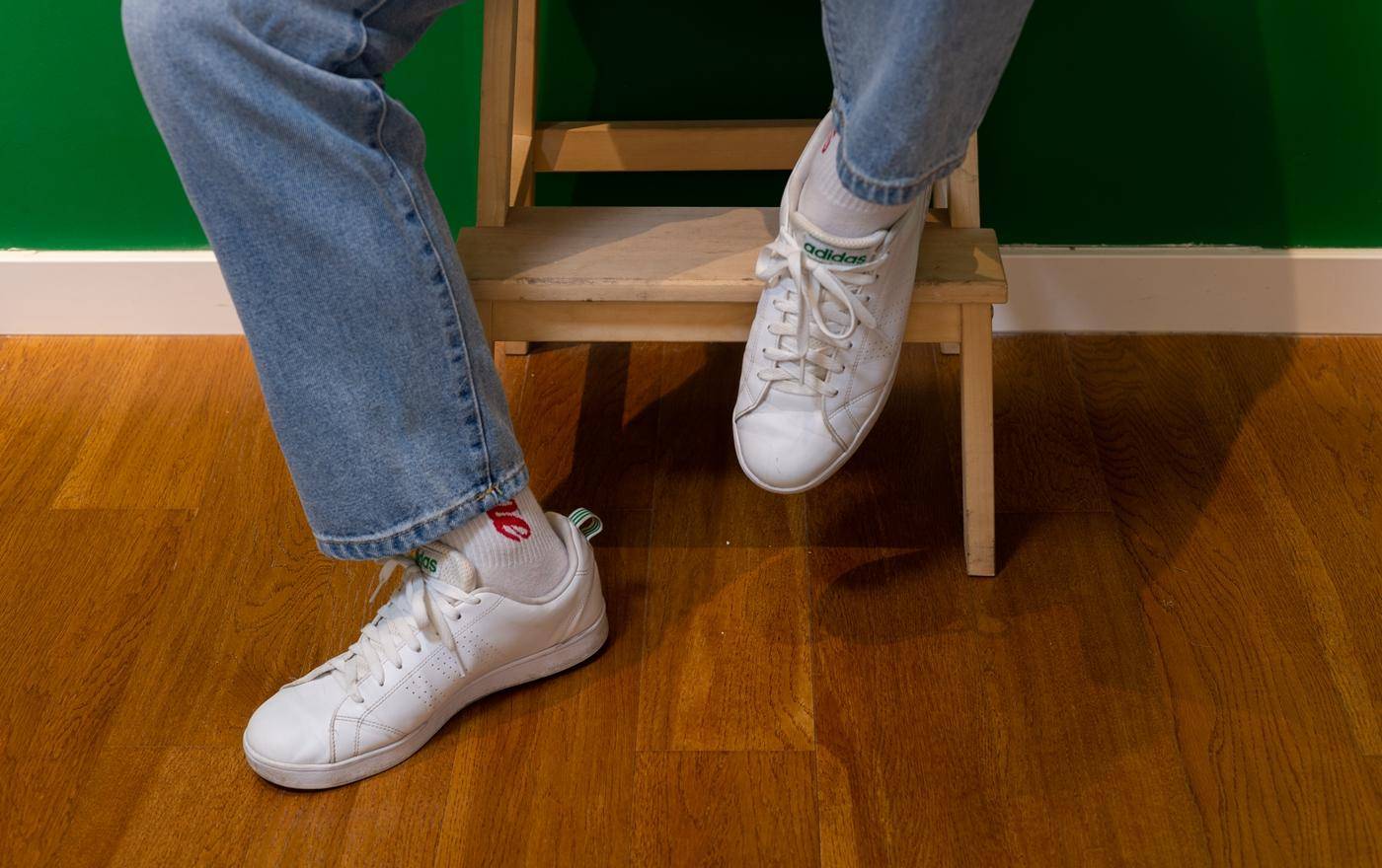 阿迪和耐克小白鞋哪个好,阿迪达斯和小白