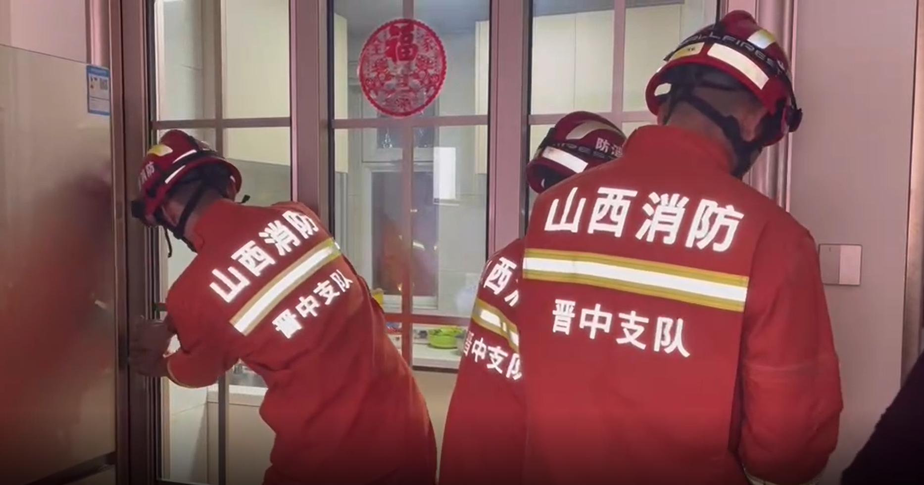 燃气灶有汤溢出就打不开了,电煨汤炉打不打开风门