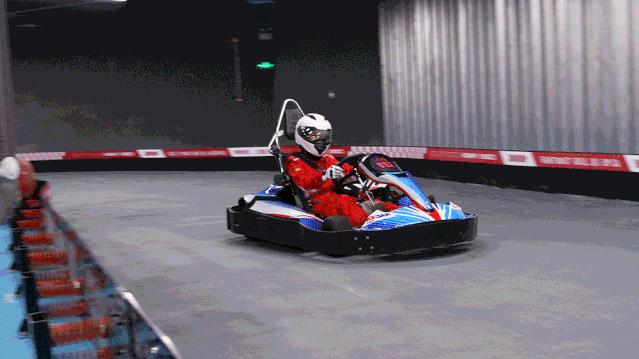 许昌科技广场下面竟然藏着一个卡丁车俱乐部,在朋友圈秒变酷盖