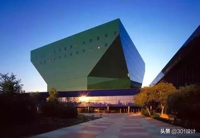 涓栫晫钁楀悕寤虹瓚澶у笀,鑷存暚澶у笀杩堝皵鏂埓缁存柉