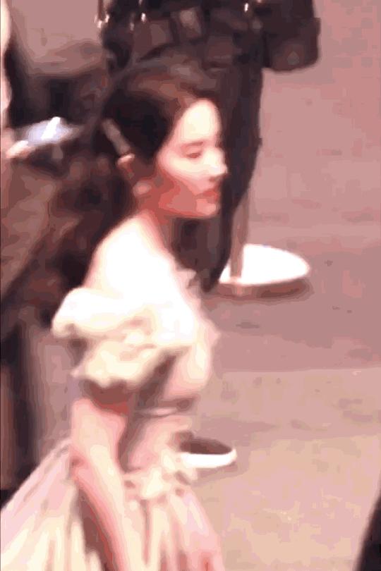 肖战刘亦菲热巴,微博之夜肖战刘亦菲领奖全过程