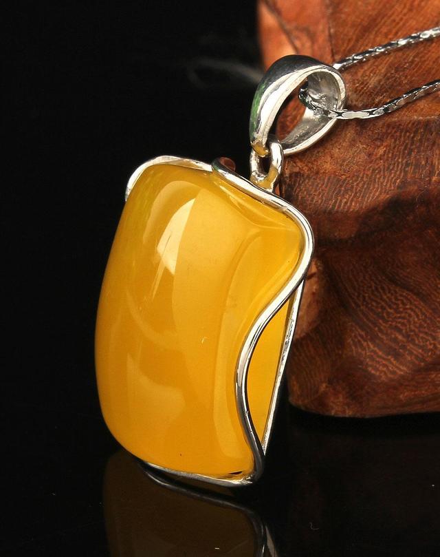 鉴别蜜蜡真假的10种方法,怎么鉴别真假蜜蜡最简单的办法