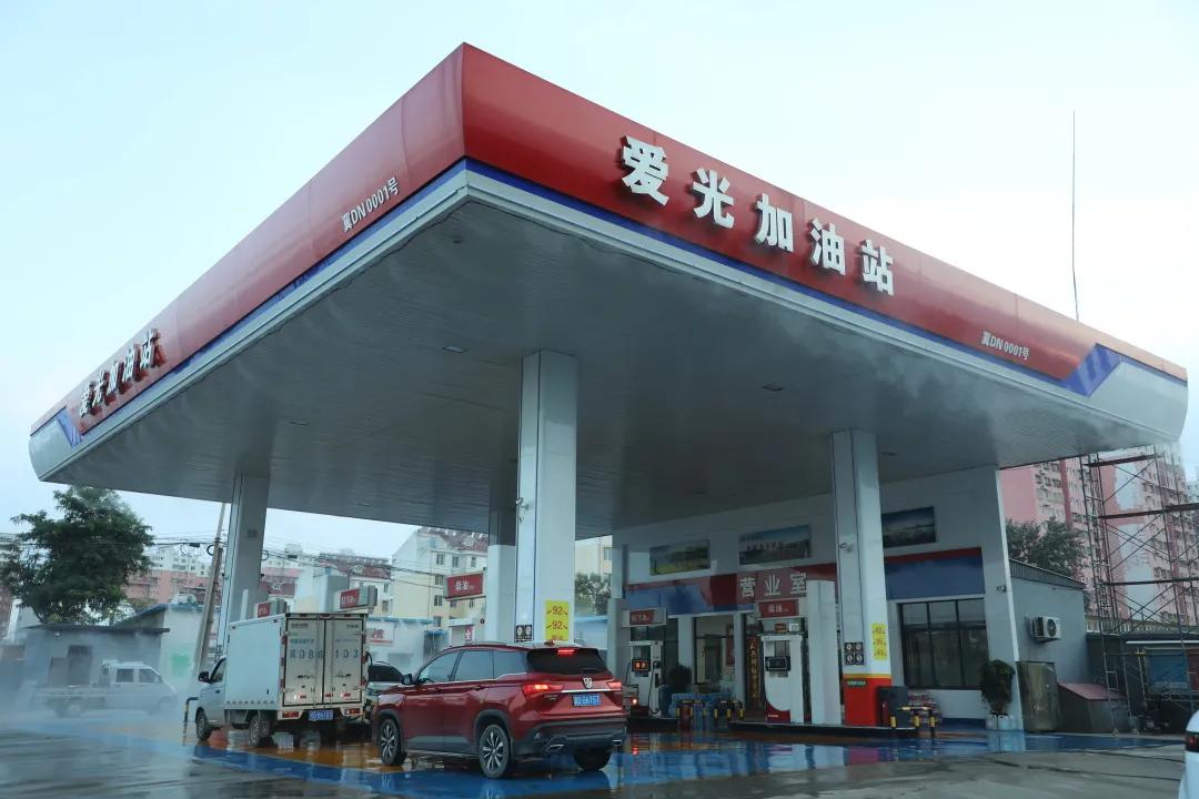 亮了!靓了!更有量了!峰峰“老旧小”加油站穿上了“新衣”