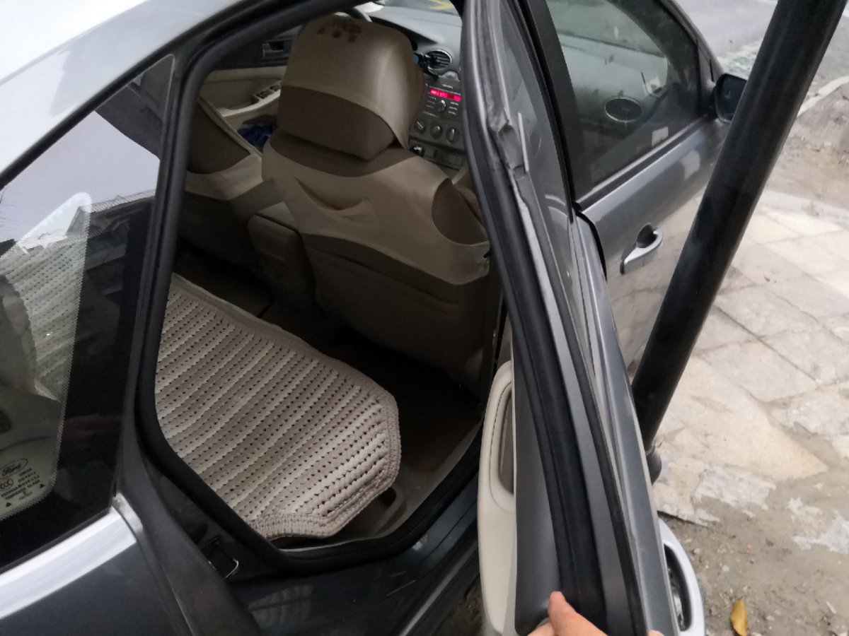 经典福克斯两厢自动1.8,经典福克斯2.0手动两厢