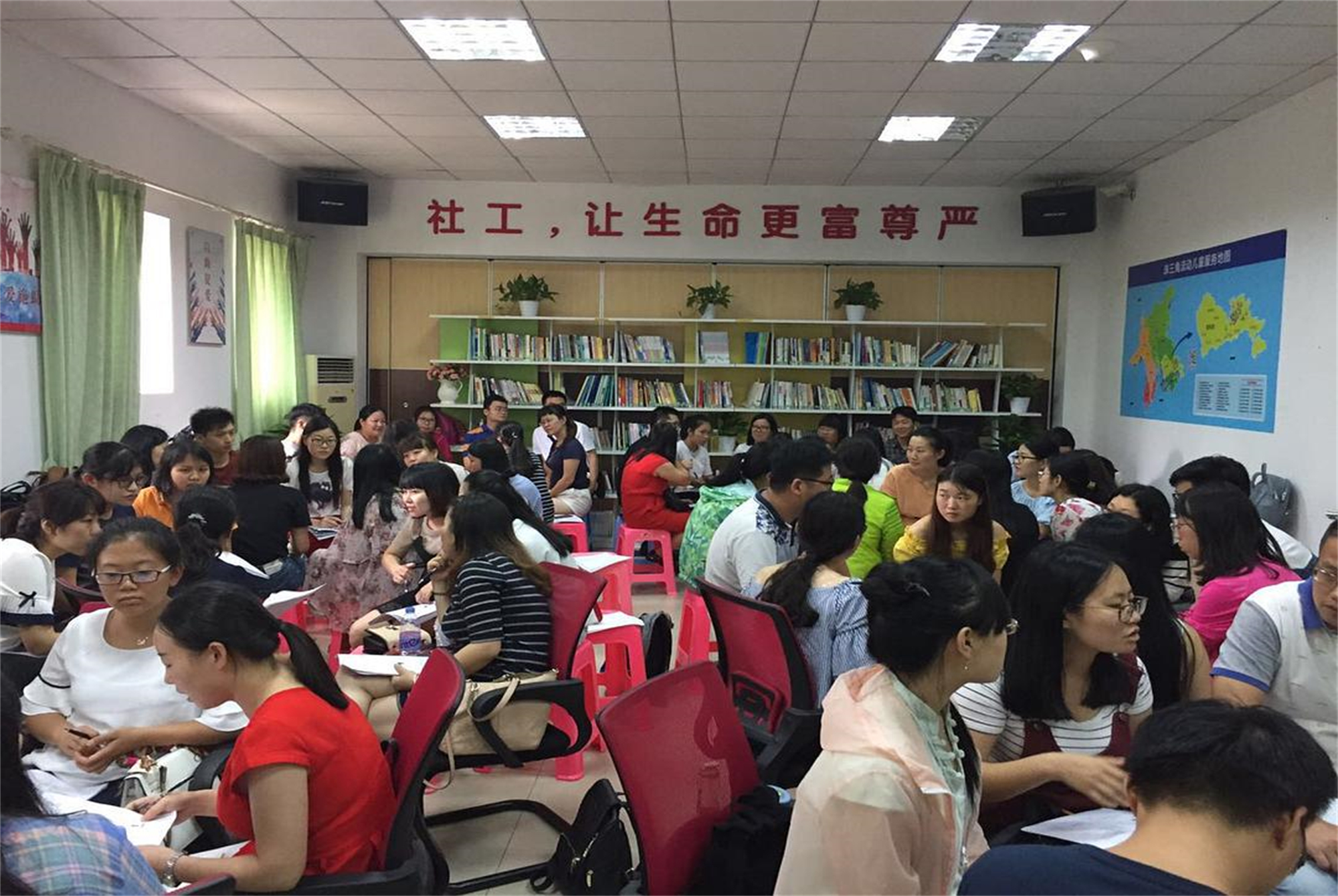 学历低在社区工作没有前途,大学里的社区工作有前途吗