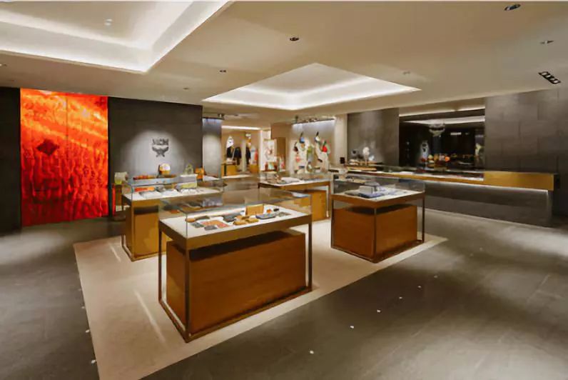 从濒临倒闭到年营收25亿,从濒临倒闭到市值266亿